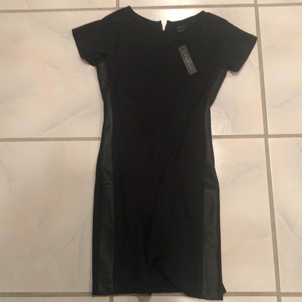 NWT Theory size 8 stretch black lined dress with lamb on side panels